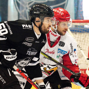 Simon Suoranta och Filip Riska i ligamatch.