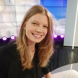 Huippumalli Saara Sihvonen Puoli seitsemän -ohjelmassa