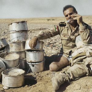Kaoottisessa Irakissa on työ, jota juuri kukaan ei halua tehdä. Eversti Fakhir Berwari purkaa pommeja.