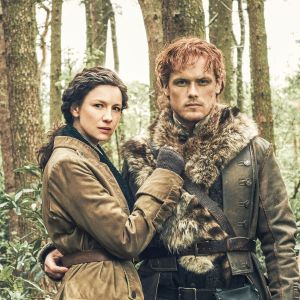 Claire Fraserin ja hänen skottimiehensä Jamien aikamatka halki historian jatkuu neljännen kauden uusissa jaksoissa.
