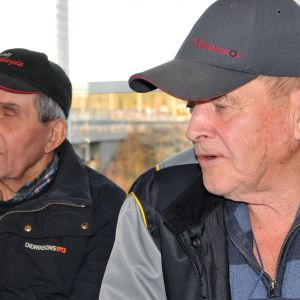 Sven Hemming, Janne Rönnlund berättar hur de trotsade nöjesförbudet på 60-talet och byggde ett dansgolv i skogen i Rössle. två män i keps
