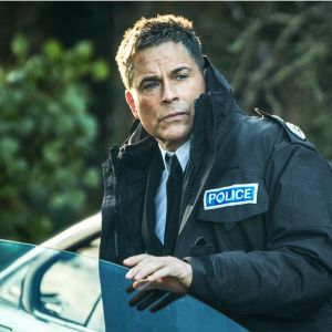 Amerikkalaisen poliisipäällikön roolin näyttelee Rob Lowe.