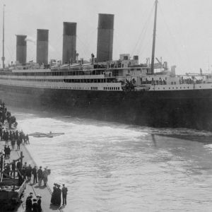 RMS Titanic lähdössä neitsymatkalleen huhtikuun 12. päivä Southamptonista New Yorkiin.