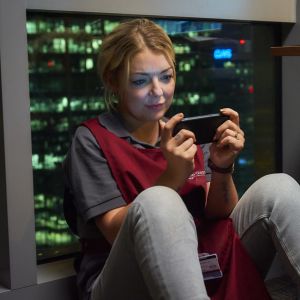 Brittisarja nuoresta naisesta, joka yrittää laittaa elämänsä järjestykseen. Pääroolissa Sheridan Smith.