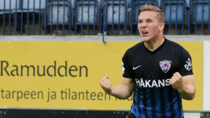 Benjamin Källman slog igenom i fjol med nio ligamål för FC Inter. Benjamin Källman firar.