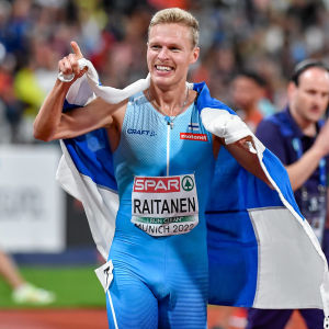 Topi Raitanen juhli Euroopan mestaruutta.