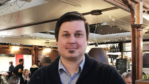 På grund av nyheten om att han misstänks för sexualbrott är Sasu Haapanen inte längre Vänsterförbundets borgmästarkandidat i Åbo och har avgått från alla andra förtroendeuppdrag inom partiet. Profilbild på Sasu Haapanen.
