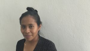 Maria lämnade sitt hemland Guatemala för att där inte fanns möjligheter till att leva ett bra liv. Hon hade inget jobb, brottsligheten är hög och polisen är korrumperad, säger hon. Maria är papperslös invandrare i Florida.
