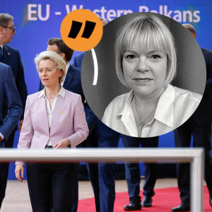 EU-ledare, två män och en kvinna i kavaj. 