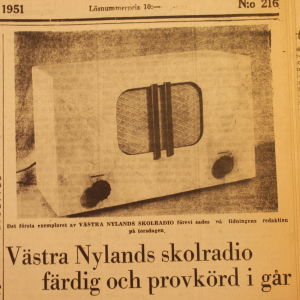 Den specialbyggda radion kom från Lojo. Ett gammalt tidningsurklipp.