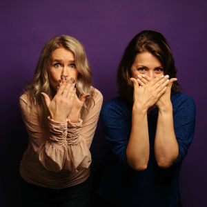 Hannah Norrena och Eva Frantz ser luriga ut. 