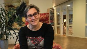 Lena Lundqvist på SCB säger att det i första hand är kvinnor som kommer från länder med låg- och medelutvecklingsnivå som har högre barnafödande än Sverigefödda. Lena Lundqvist