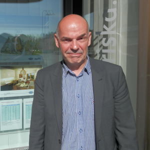 Jan Riska tycker att det varit en intressant vår och sommar på fastighetsmarknaden. Fastighetsmäklare Jan Riska i Jakobstad