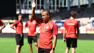 Erikson Carlos fortsätter i HIFK nästa säsong. Tiquinho i HIFK under en träning 2020.