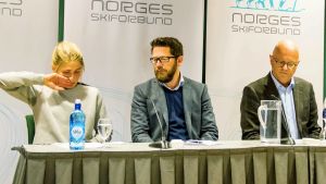 Therese Johaug, förbundets kommunikationschef Espen Graf och landslagsläkaren Fredrik Bendiksen under en presskonferens i Oslo den 13 oktober 2016. Therese Johaug, förbundets kommunikationschef Espen Graf och landslagsläkaren Fredrik Bendiksen under en presskonferens i Oslo den 13 oktober 2016.