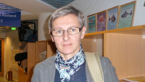 Mona Lehtonen vill visa att det finns en bred opinion för Åbolands sjukhus. Mona Lehtonen är ombudsman för pensionärsförbundet i Åboland.