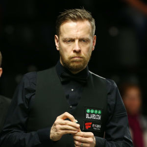 Robin Hull, 46, har inte fattat några definitiva beslut om sin framtid inom snookern. Robin Hull i snookermatch 2017.