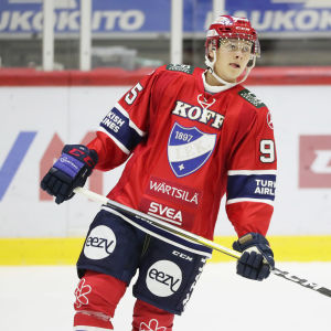 Under hösten har Henrik Borgström fått göra sina första matcher i FM-ligan. Henrik Borgström i HIFK:s tröja.