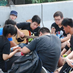 I synnerhet unga Hongkongbor väntas låta bli att rösta i parlamentsvalet. Bland dem är missnöjet med Hongkongs ledning och Kina särskilt utbrett.