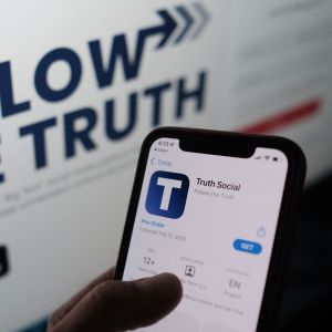 En bild som föreställer en ny app kallad "Truth Social". 