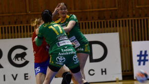 Det gavs ingen pardon i försvaret. Tuffa tag mellan Dicken och Sjundeå IF i cupsemifinalen.