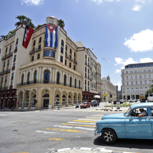 Kuvassa katukuvaa Kuuban pääkaupungista Havannasta. 