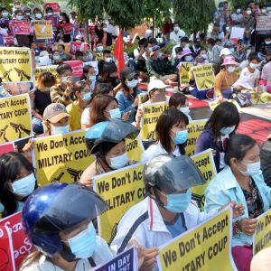 Också i huvudstaden Naypyidaw, som militären grundade 2005, har demonstrationerna varit oväntat stora. Också i huvudstaden Naypyidaw, som militären grundade 2005, har demonstrationerna varit oväntat stora. De här demonstranterna samlades där på söndagen.