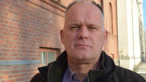 Enligt Owe Sjölund kan de riktigt små inköpen på under 100 euro knappast granskas skilt, men nog alla större, också om de ingår i budgeten. Stadsstyrelsens ordförande Owe Sjölund (SFP).