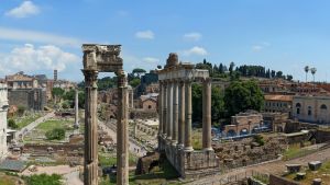 Yleiskuva Forum Romanumin raunioista Roomassa