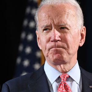 Demokraternas blivande presidentkandidat Joe Biden tror inte att det tjänar fredsprocessen att börja flytta tillbaka USA:s ambassad till Tel Aviv. 