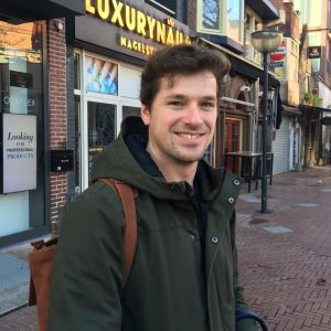 Upploppen blottlägger klyftor i samhället, anser Rens Mulder. Rens Mulder, en ung man från Eindhoven.