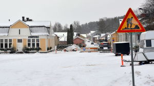 Arbetet ska komma i gång på allvar nu. Hittills har man gjort lite förarbete och undersökt skicket på de gamla rören. Saltbodtorget i Lovisa.