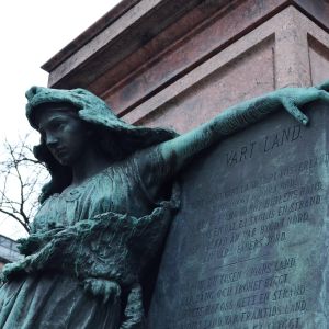 Runebergs staty i Esplanadsparken.