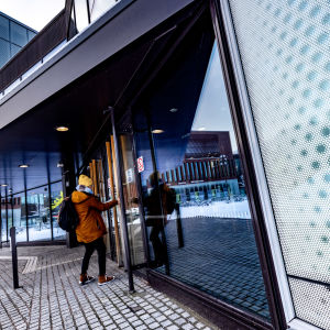 Aalto-yliopiston taiteiden ja suunnittelun korkeakoulun rakennuksia.