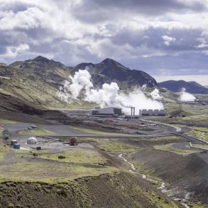 Hellisheidi geotermiska kraftverk på Island.