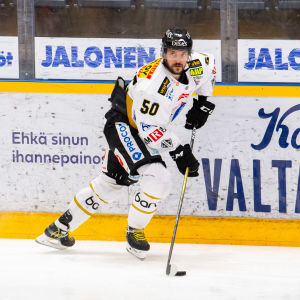 Juhamatti Aaltonen sai täyteen Raumalla 500 liigaottelua runkosarjassa.