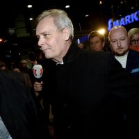 Antti Rinne lämnar SDP:s partistyrelsemöte på kvällden 2 december.