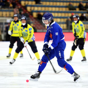 Tuomas Määttä ger Finland ledningen med 2–0.