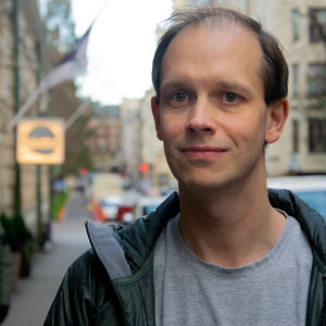 Peter Sunde Kolmisoppi i Helsingfors den 4.11. 2019. Peter Sunde Kolmisoppi på Georgsgatan utanför G18.