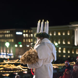 Finlands lucia på Storkyrkans trappa