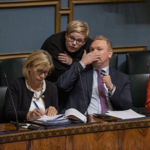 Valtiovarainministeri Annika Saarikko, maa- ja metsätalousministeri  Antti Kurvinen , Eurooppa ja omistajaohjausministeri Tytti Tuppurainen sekä oikeusministeri Anna-Maja Henriksson eduskunnassa 9.11.2022