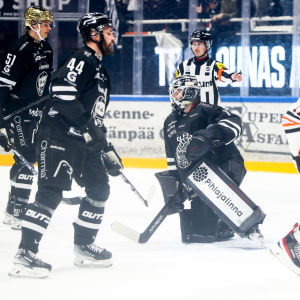 Besvikna TPS-spelare i matchen mot HPK.
