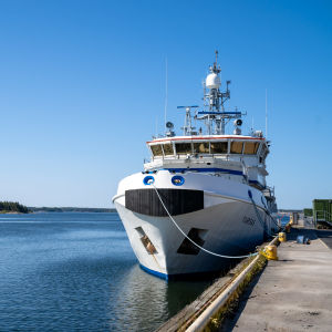 Gränsbevakningens bevakningsfartyg Tursas i Lappvik hamn. 
