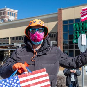 Mielenosoittajat ilmaisivat tukensa ammattiliitolle Amazonin omistaman Whole Foods -ruokakauppaketjun edustalla maaliskuussa.