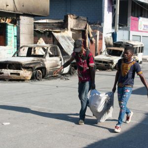Många lämnar sina hem i Port-au-Prince på Haiti på grund av det upptrappade gängvåldet.