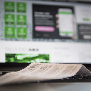 Nettipankkitunnukset läppärin näppäimistöllä