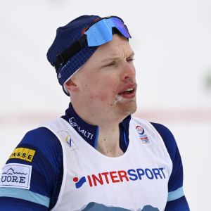 En trött och besviken Iivo Niskanen efter målgång på herrarnas femmil. En trött och besviken Iivo Niskanen efter målgång på herrarnas femmil.