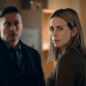 Iina Kuustonen och Kari Ketonen spelar poliser i inhemska krimserien Ivalo.