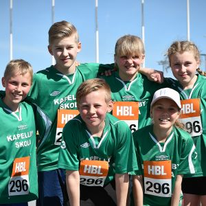 Kapellby skola från Lappträsk vann den första mixedstafetten för lågstadier.