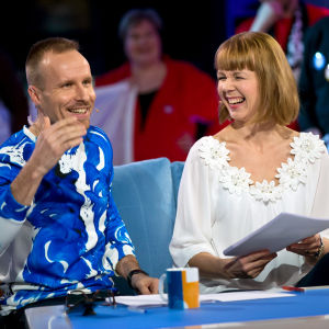 Kristiina ja Mikko Kekäläinen Korea tunnissa ohjelman kuvauksissa.